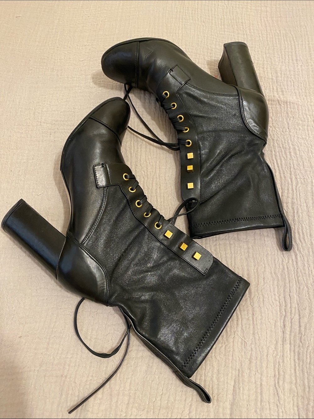 Stuart Weitzman Black Lace-Up Block Heel Ankle Boots. Size 8.5